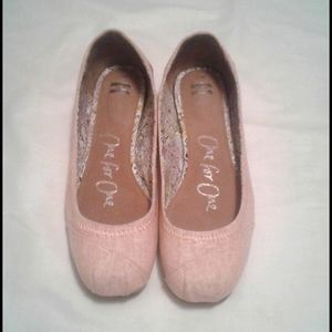 Toms Ballet flats with a floral print on the insid